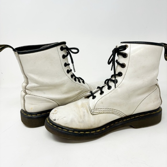 DOC MARTENS Women’s White 1460 Smooth Leather 8-Eye Boots Distressed Size W9 - Picture 10 of 13